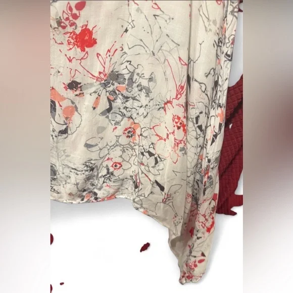 DKNY Jeans brand sleeveless V-neck tank top blouse with a floral print - Picture 3 of 8